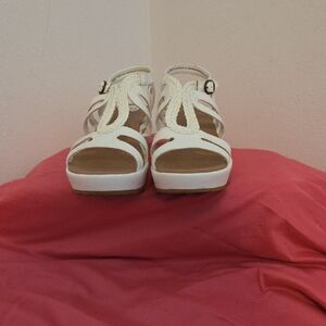 EUC Beartraps White Platform Sandals
